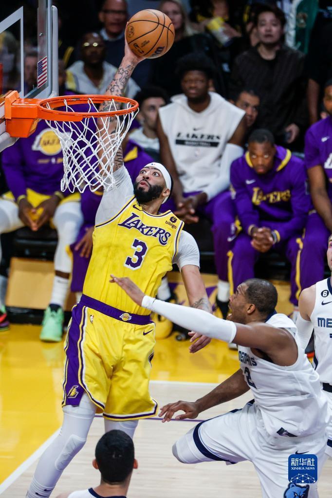 MK体育-NBA季后赛首轮战罢，湖人3-0横扫勇士晋级