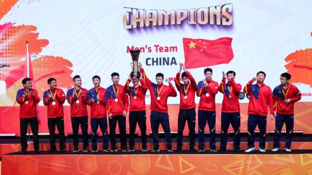 MK体育-韩国羽毛球名将实现冲刺，捧杯庆祝