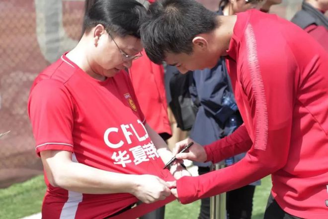 队员风范无限，斗志昂扬实力耀眼
